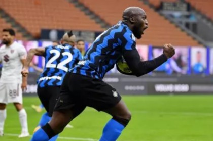  国米防线屡现漏洞，恰尔汗奥卢远射挽回颜面  