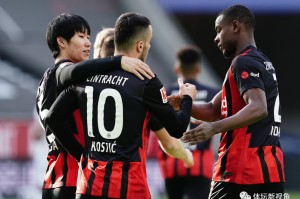  德甲金靴之争进入白热化多名射手榜前列胶着  